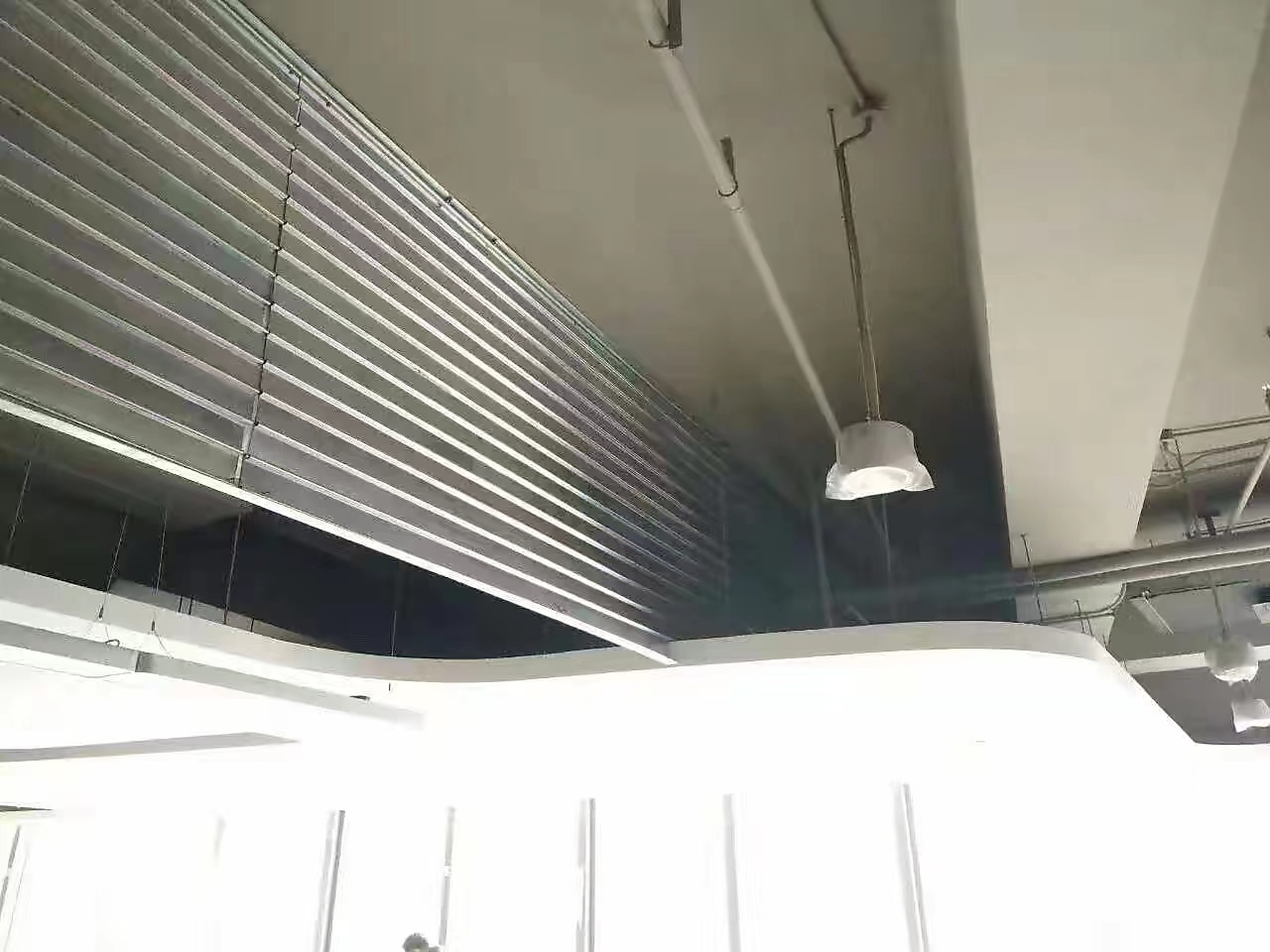 擋煙垂壁有幾種材質(zhì)？各自的特點是什么？(圖8)